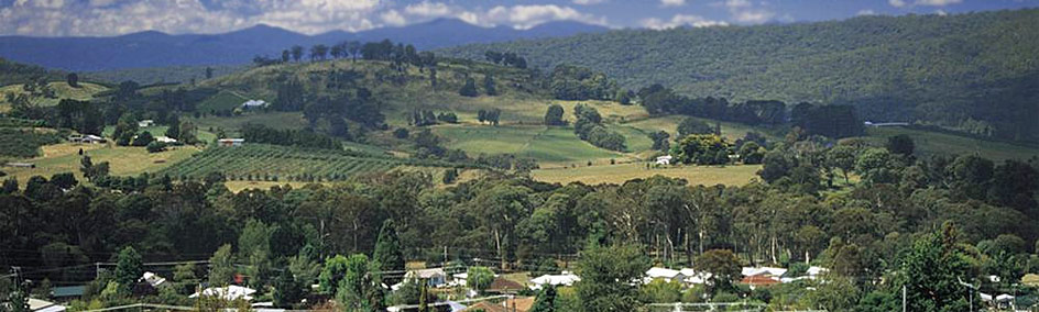Ideally located midway between the picturesque Tumut valley and the wine region of Tumbarumba